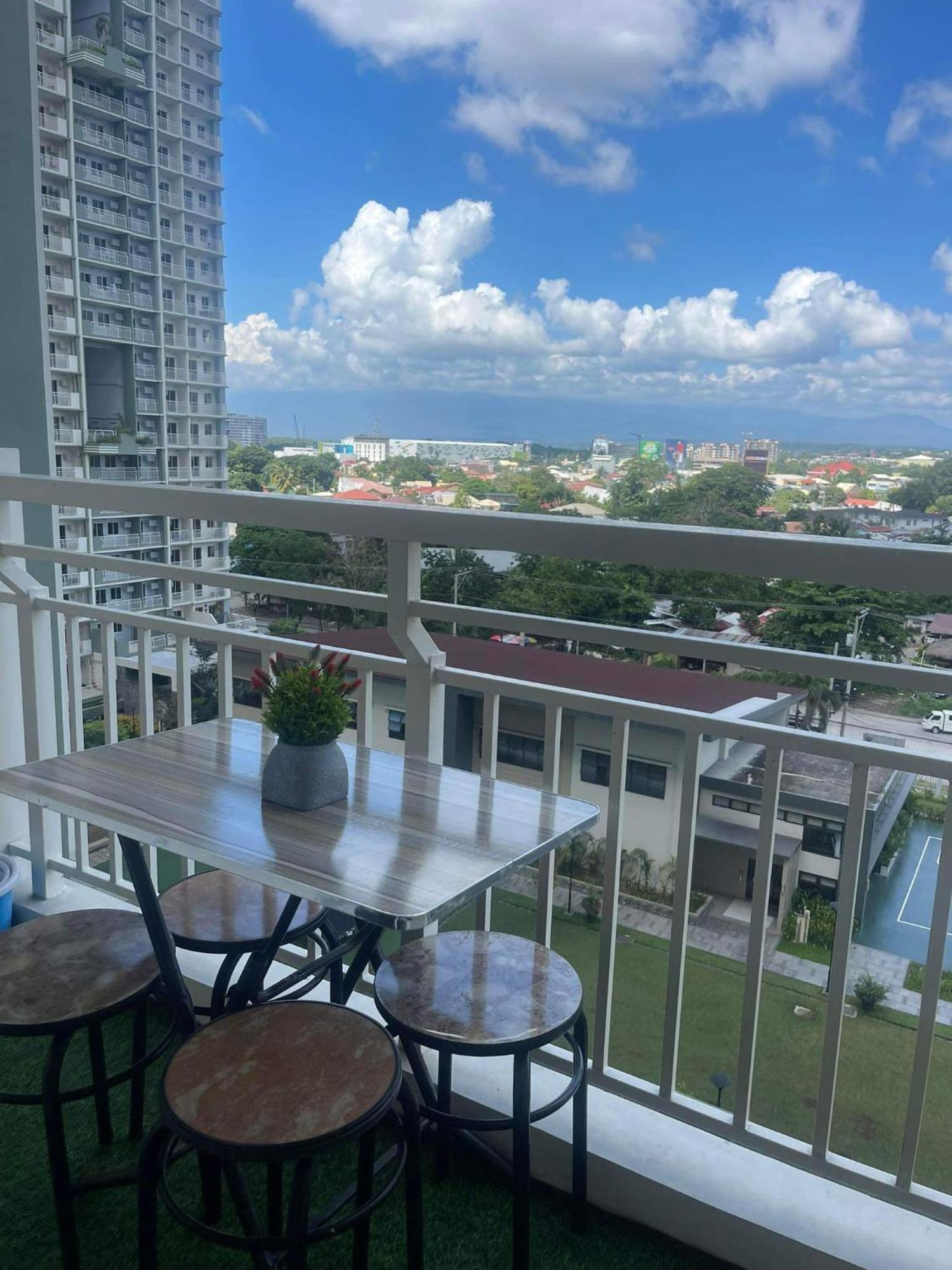 Verdon Parc Davao City With Balcony By Darpm Exterior foto