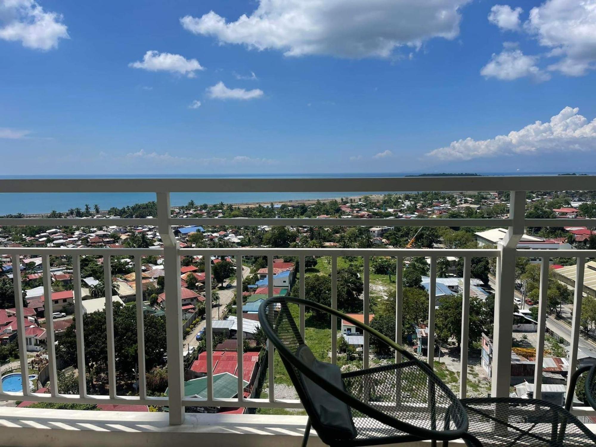 Verdon Parc Davao City With Balcony By Darpm Exterior foto