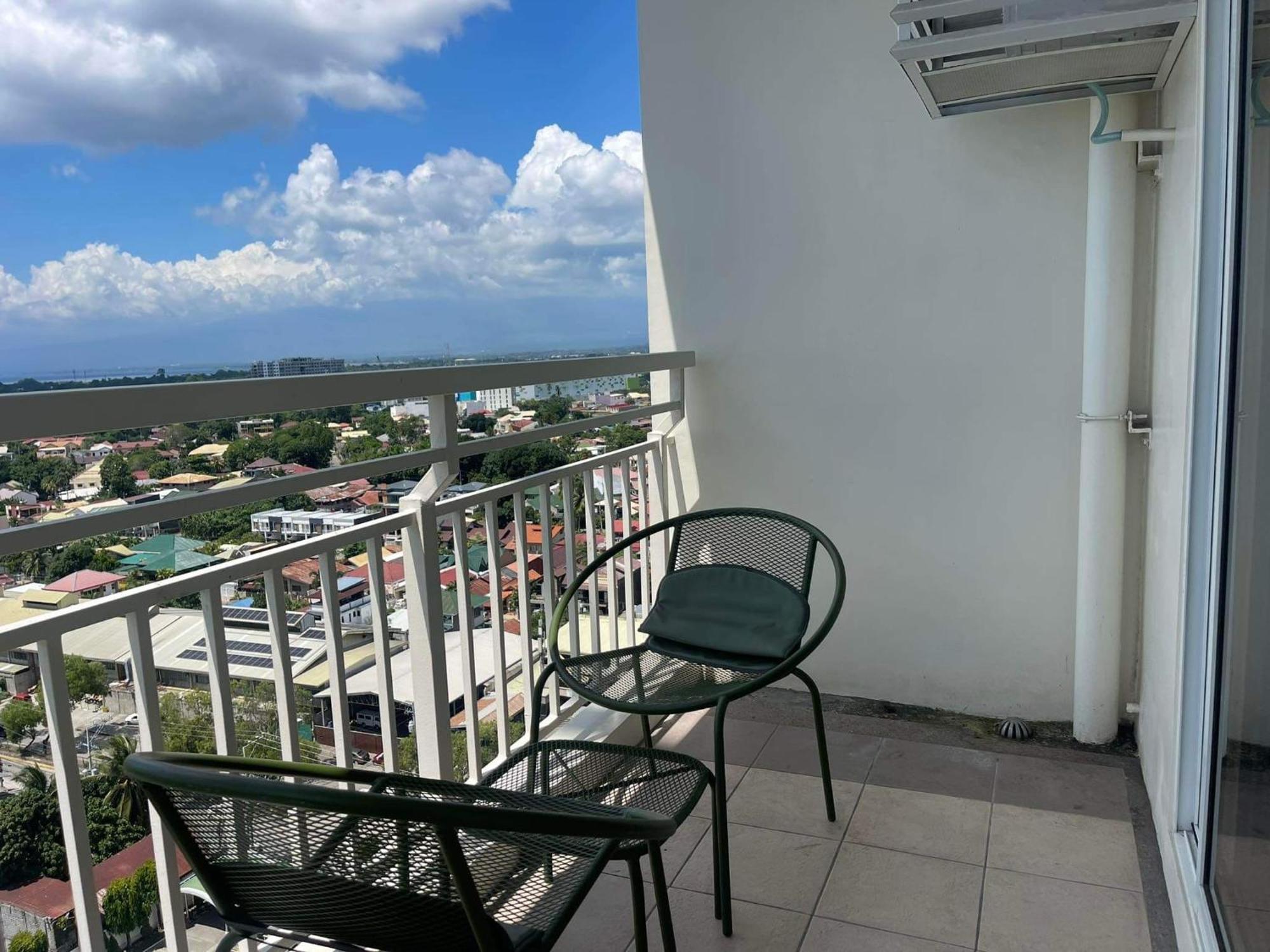 Verdon Parc Davao City With Balcony By Darpm Exterior foto