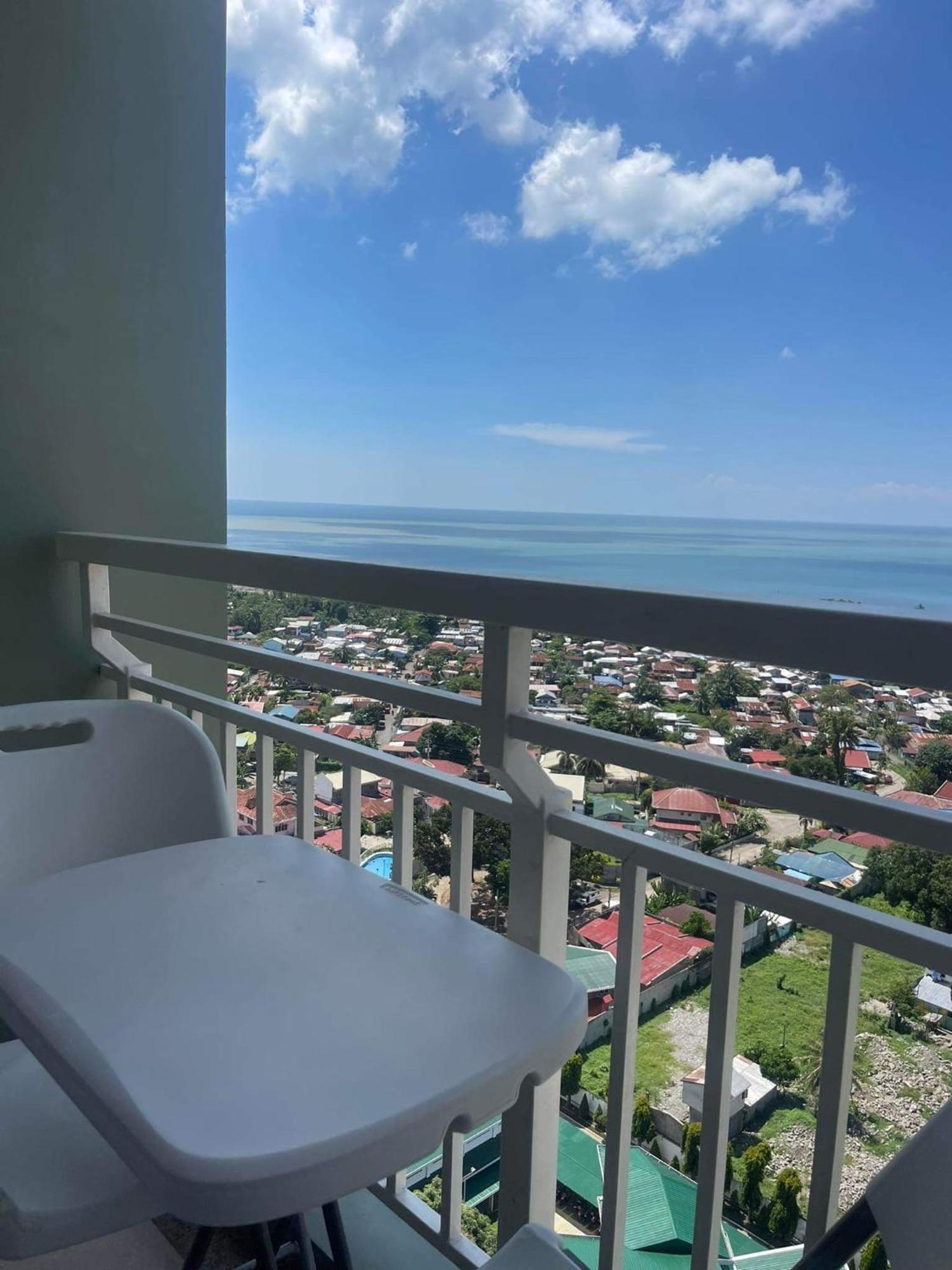 Verdon Parc Davao City With Balcony By Darpm Exterior foto