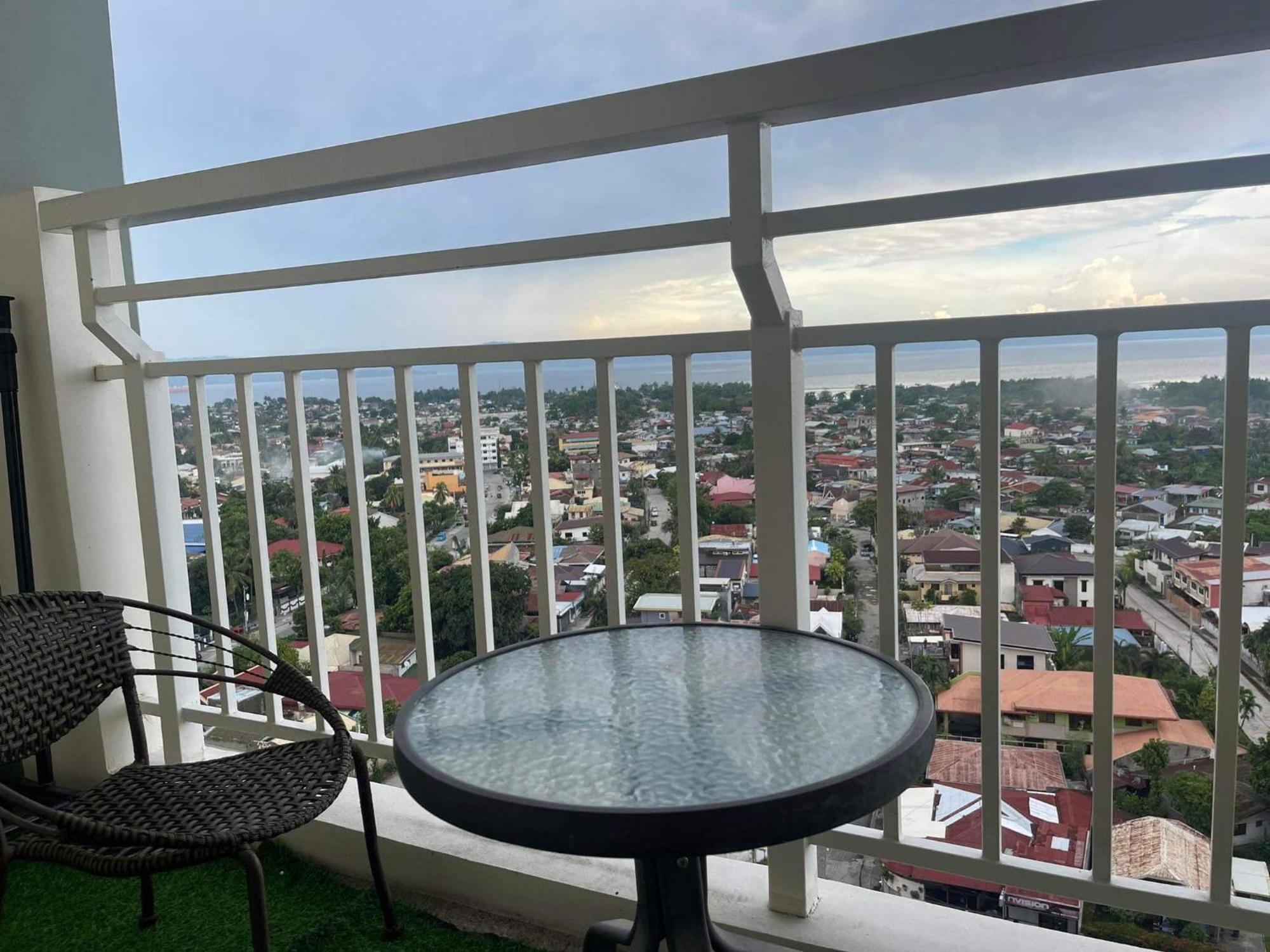 Verdon Parc Davao City With Balcony By Darpm Exterior foto