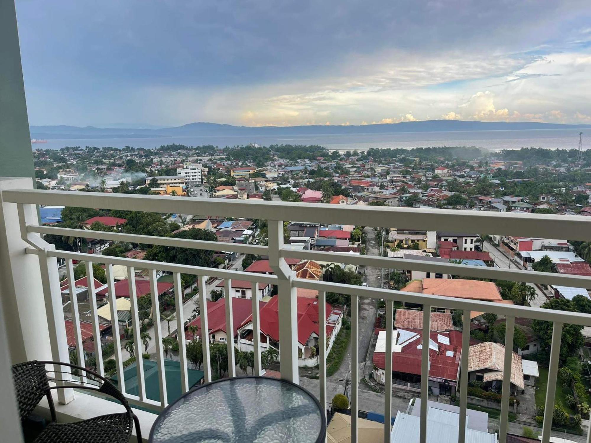 Verdon Parc Davao City With Balcony By Darpm Exterior foto