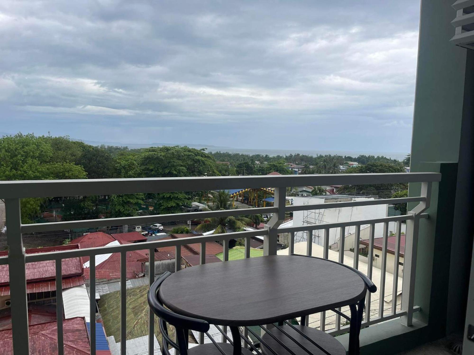 Verdon Parc Davao City With Balcony By Darpm Exterior foto